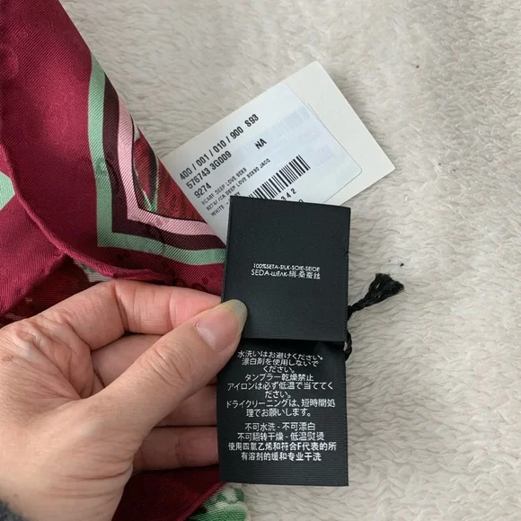 NWT Authentic Gucci Floral Deep Love Silk Scarf - Picture 9 of 11